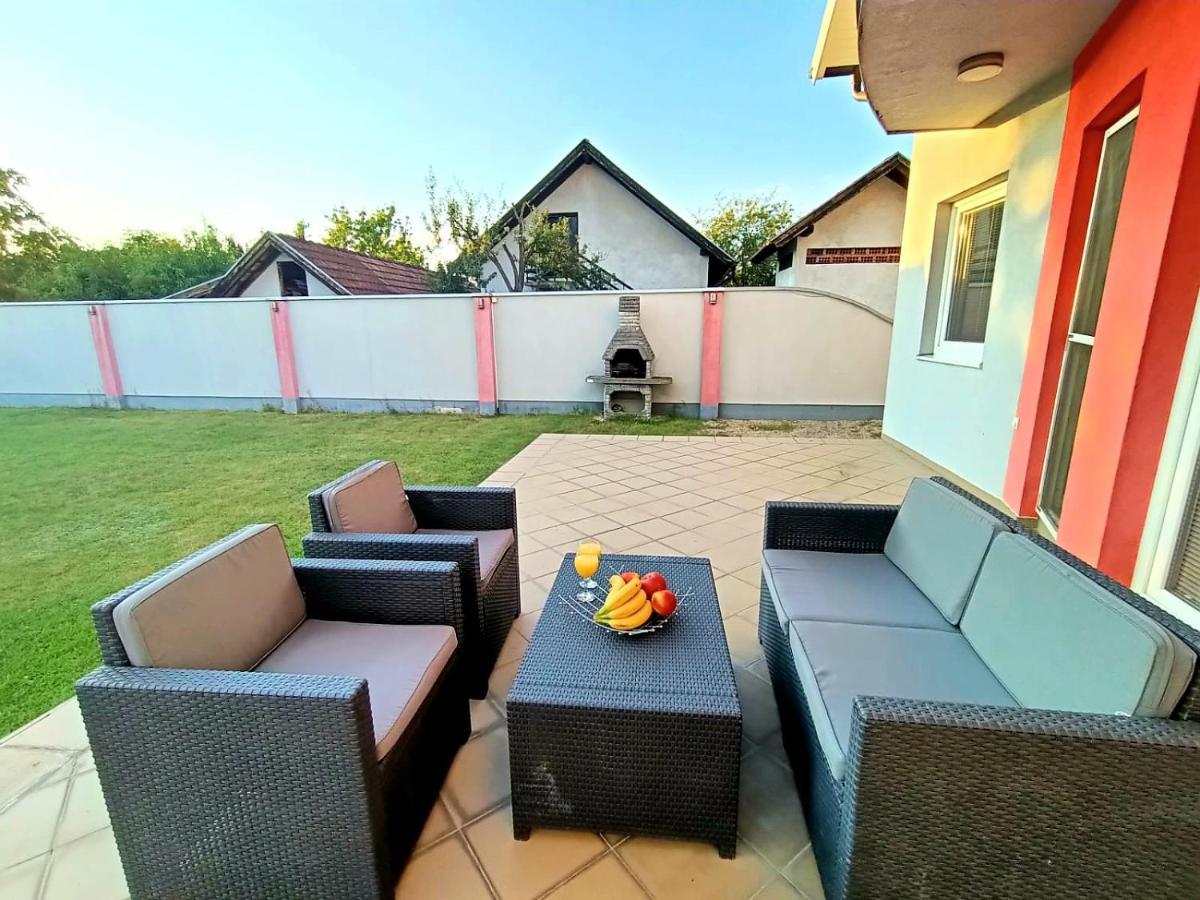 Villa 2 Etagen Mit Grossen Garten Modrica Exterior photo